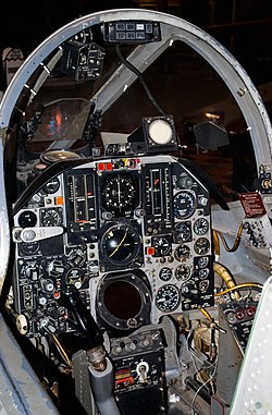 Republic F-105 Thunderchief: Design, Historia, Versioner