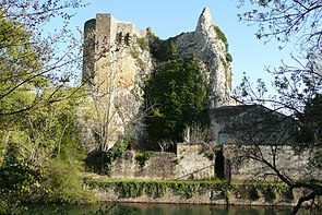 Ruine à proximité de la tour à Roquemaure.JPG