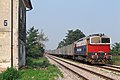 La D 753.004 sta manovrando lungo il raddoppio del Casello 5 spingendo il Barbabietola Express dentro il piazzale di scarico delle barbabietole dell'Italia Zuccheri.