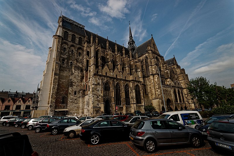 File:Saint-Quentin - Rue Adrien Nordet - View NNE on Basilique Saint Quentin 1170-1487 - Gothic architecture II.jpg