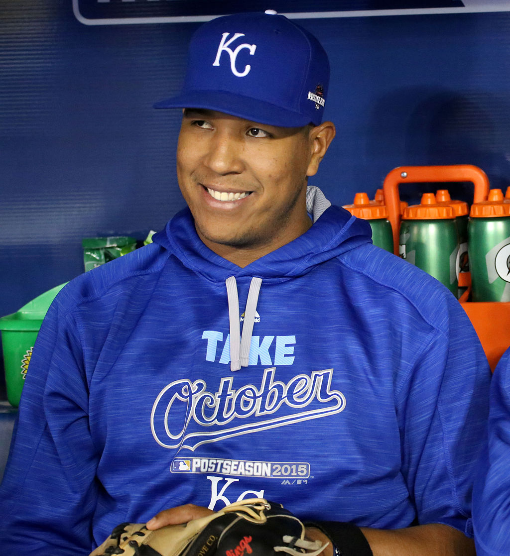 Salvador Perez becomes a US citizen 