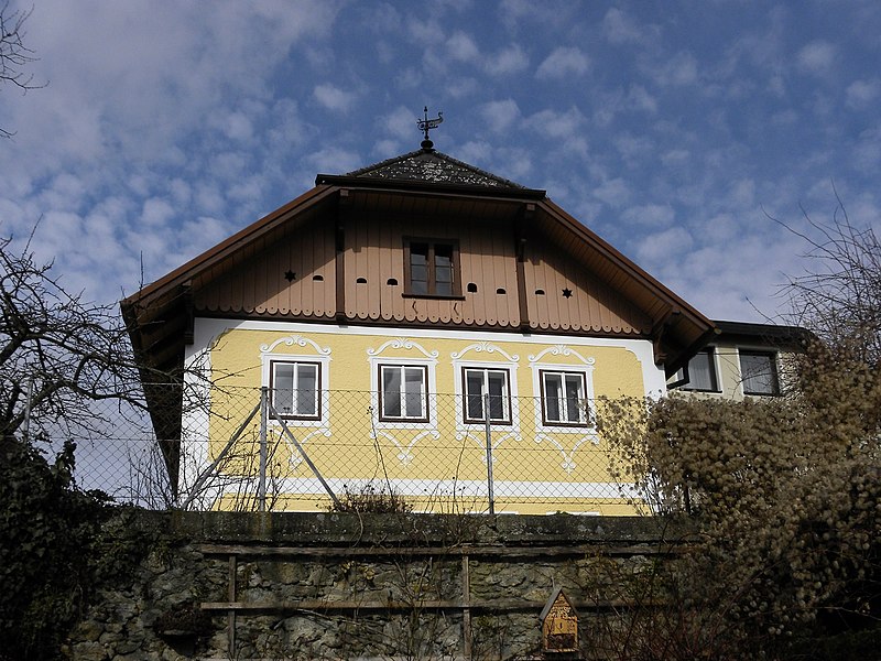 File:Sankt Magdalena - Pfarrhof.jpg