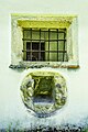 English: Barred window and alcove of the alm box Deutsch: Gitterfenster und Opferstocknische