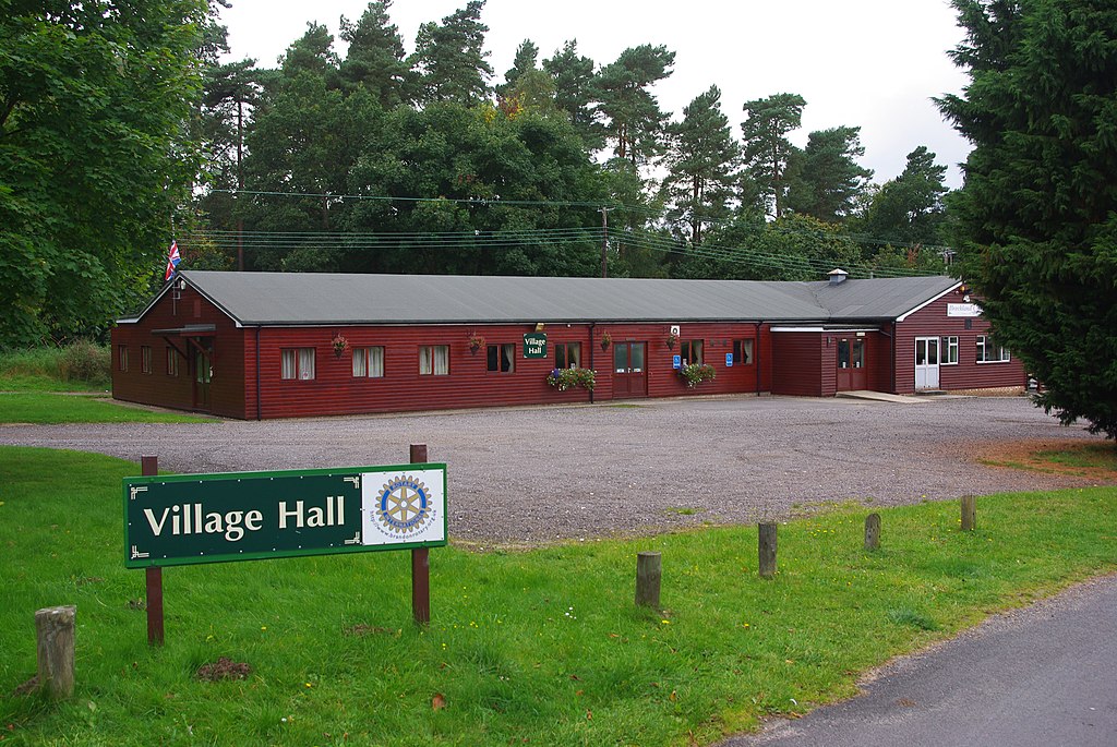 Small picture of Santon Downham Centre courtesy of Wikimedia Commons contributors