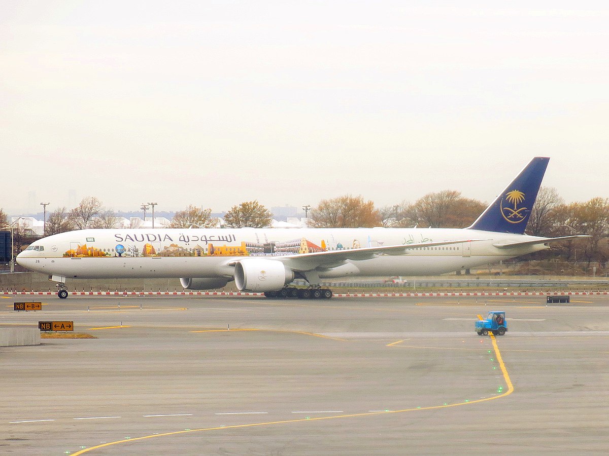 File:Saudia Boeing 777-368(ER) HZ-AK28 at JFK Airport.jpg 