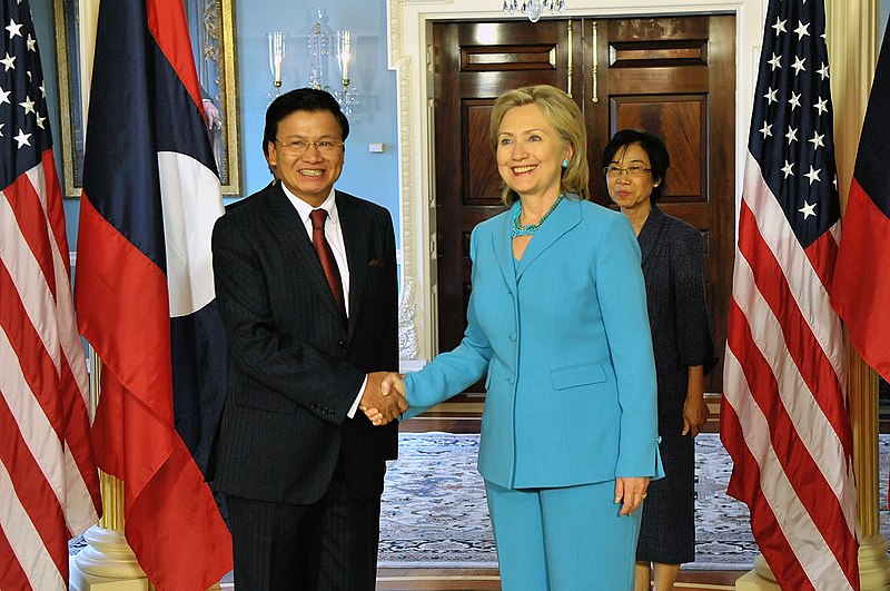 File:Secretary Clinton Shakes Hands With Laos Foreign Minister Thongloun Sisoulith (4792021490).jpg