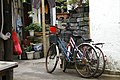 弄堂里的脚踏车 Bicycles in an alleyway