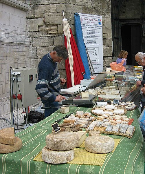 File:Sheeps cheese, Villefranche de Rouergue.jpg