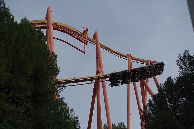 File:Six Flags Magic Mountain - 49256158086.jpg