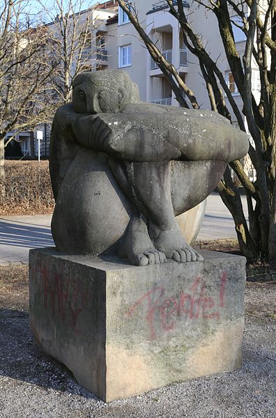 File:Skulptur am Schwabinger See Muenchen-3.jpg