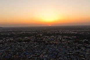 Tramonto su Chittorgarh visto dal forte