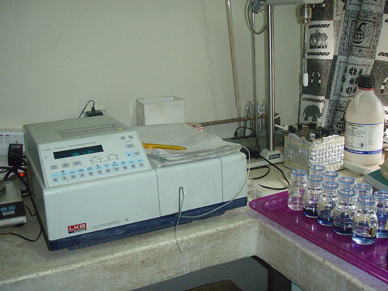 File:Spectrophotometer for nutrients analysis (in urine) (4369784099).jpg
