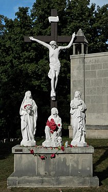 Statue at Woodland Cemetery