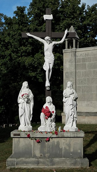 File:Statue at Woodland Cemetery - Kitchener, Ontario.jpg