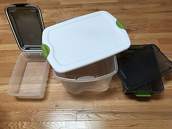 Home storage containers with latched lids