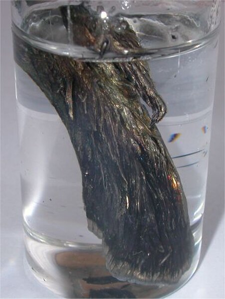 Oxidized dendritic strontium
