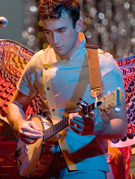 File:Sufjan Stevens playing banjo edit1 (cropped).jpg