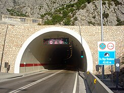 Južni portal tunela pored naselja Bast