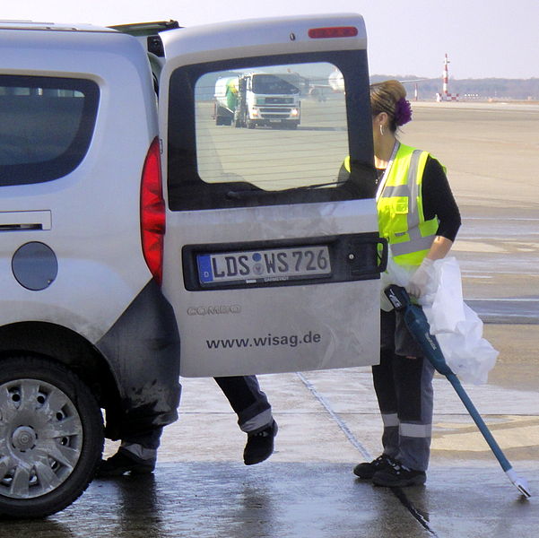 File:Tegel airport 02.03.2013 13-04-05.JPG