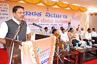 The Member of Parliament, Chitradurga, Shri Janardhana Swamy addressing the Bharat Nirman Public Information Campaign, at Challakere, Chitradurga Dist, Karnataka on December 26, 2011.jpg