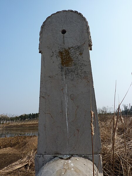 File:Tomb of Xiao Hong - western turtle - stele top - P1070696.JPG