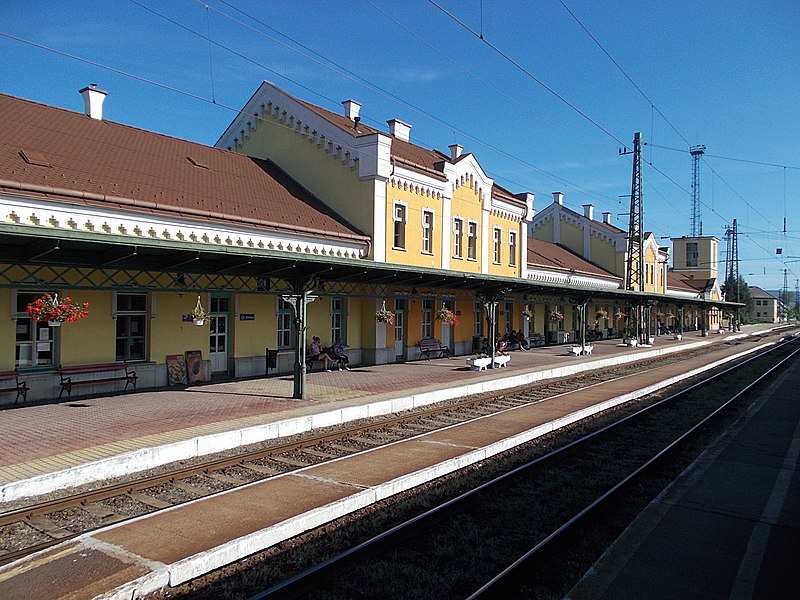 Soubor:Train station, 2020 Szerencs.jpg