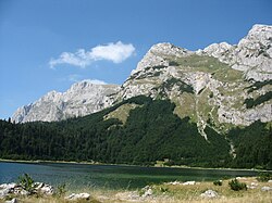 Maglićský hřeben při pohledu od Trnovačkeho jezera