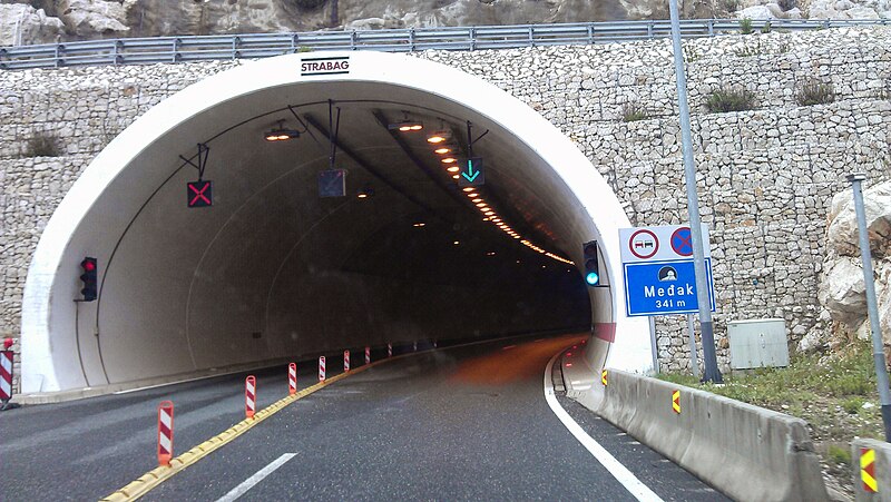 File:Tunel Međak.jpg