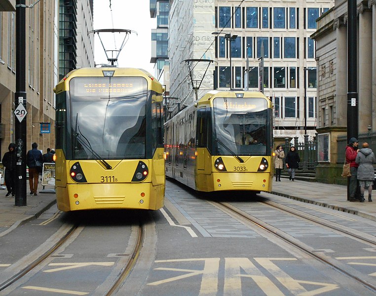 File:Two M5000 trams passing.jpg