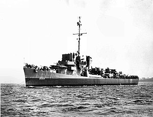 USS Bates (DE-68) en marcha, alrededor de 1943.jpg