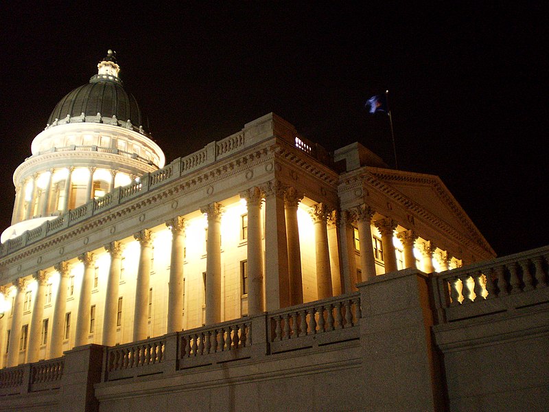 File:Utah State Capitol grounds, Thanksgiving evening - November 2008 - by Brandon Evershed (33) (18306475736).jpg