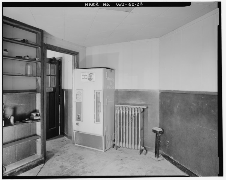 File:VIEW OF OFFICE ANTE ROOM, FIRST FLOOR, LOOKING SOUTHWEST - Western Elevator Company, 507 North Appleton Street, Appleton, Outagamie County, WI HAER WIS,44-APPL,2-22.tif