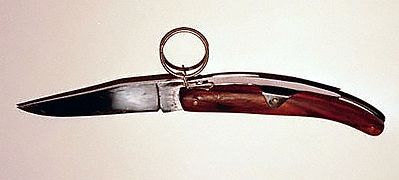 Cuchillo con uno de los tipos de mecanismo típicos de Navajo