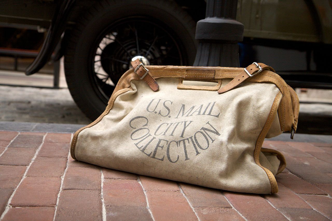 File:Vintage mail bag at the Postal Museum.jpg - Wikimedia Commons