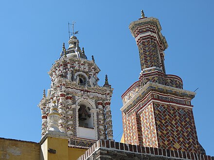 Церковь сан франциско. Church of San Francisco Acatepec. Церковь св. Франциска в Акатепеке. Дзвіниця.