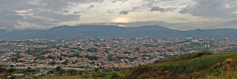 File:Vista parcial de San Cristóbal desde el Mirador.jpg