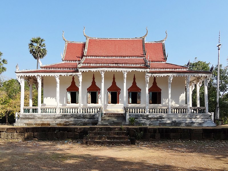 File:Wat Kampong Tralach Leu Vihara 14.jpg