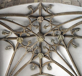 Untergehängtes Ziergewölbe in der Alyschläger-Kapelle