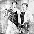 Zwemfeest H.Z en P.C. - Dames die eerste en tweede prijs bij schoonspringen behaalden, 1922.jpg