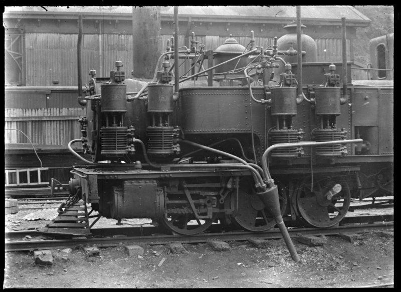 File:"R" class Fairlie steam locomotive rigged with air compressors, at the Petone Railway Workshops. ATLIB 288272.png
