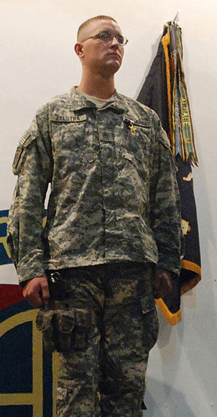 File:'Devil in the Baggy Pants' Soldier Earns Silver Star DVIDS54051.jpg