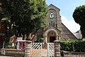 Photographie en couleur d'une église.