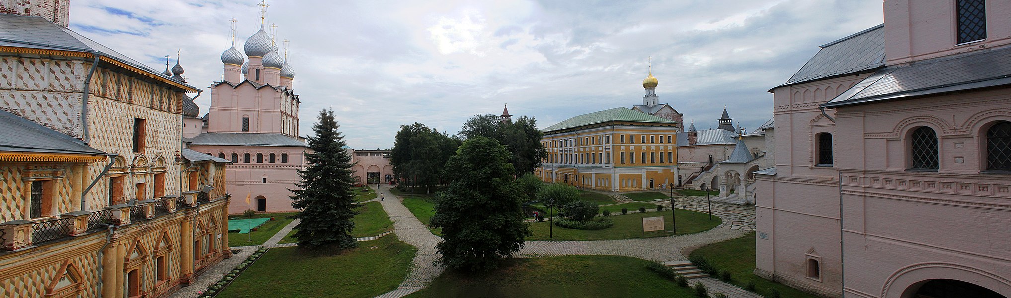 Ансамбль Ростовского Кремля (Ярославская область, Ростов, центр города)