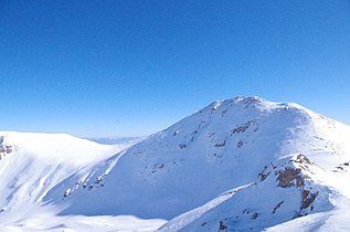 Поглед на врвот Бакардан од Титов Врв на запад