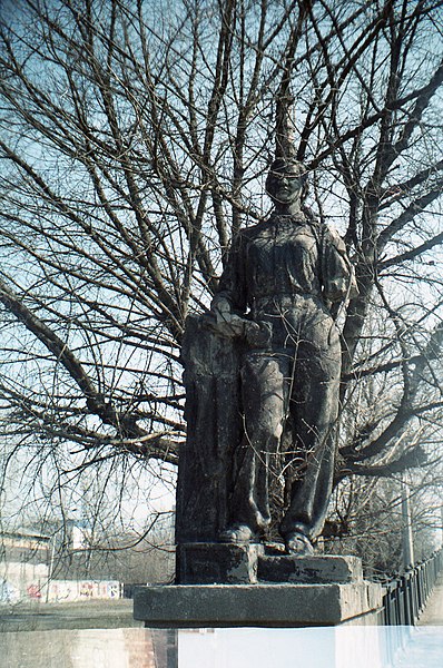 File:Памятник Дрю Бэрримор (Венера Плехановская) - panoramio.jpg