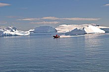 00 2151 Eisberge in der Gerlache Straße (Antarktis).jpg