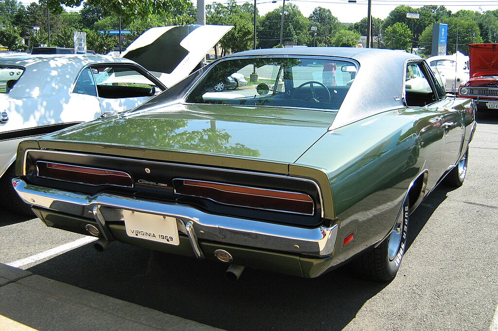 1024px-1969_Dodge_Charger_green_R.jpg