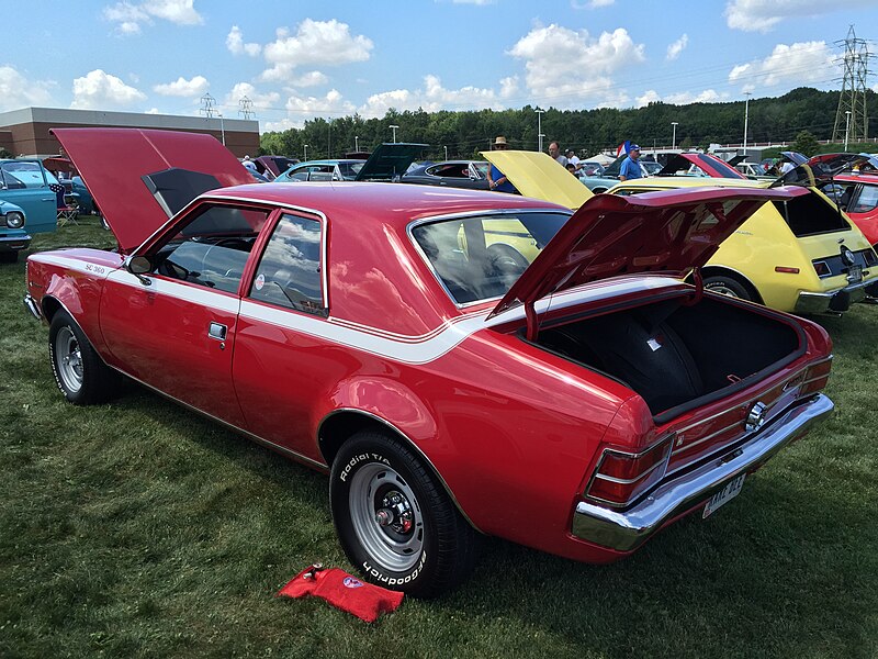 File:1971 AMC Hornet SC-360 compact muscle car in red at AMO 2015 meet 3of5.jpg