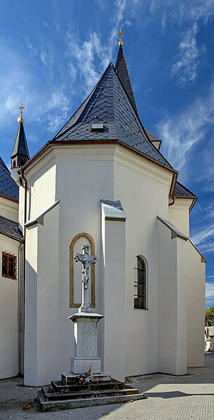File:2012 Karwina, Frysztat, Kościół Podwyższenia Krzyża Świętego 02.jpg
