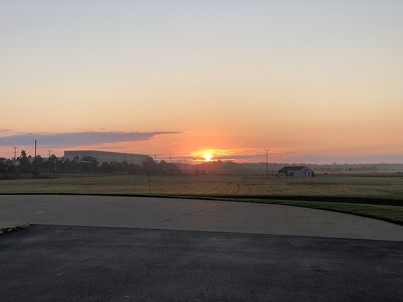 File:2021-07-04 05 59 27 Sunrise in the Dulles section of Sterling, Loudoun County, Virginia.jpg